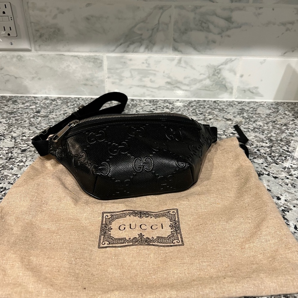 Gucci belt bag very lightly used 100% authentic comes with receipt and dust bag - Picture 2 of 4